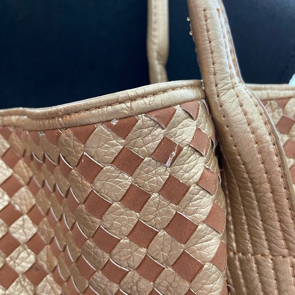 Large Handbag - Picture 7 of 7